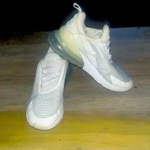 White Nike Air 27c